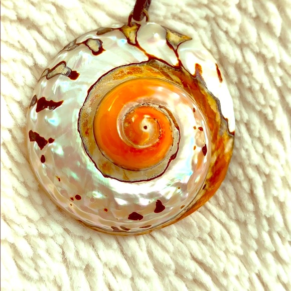 Beautiful seashell necklace orange mother of pearl - Picture 3 of 5